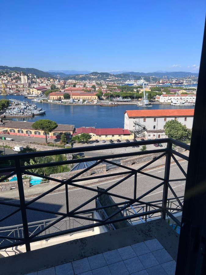 Mare Nostrum La Spezia Bagian luar foto